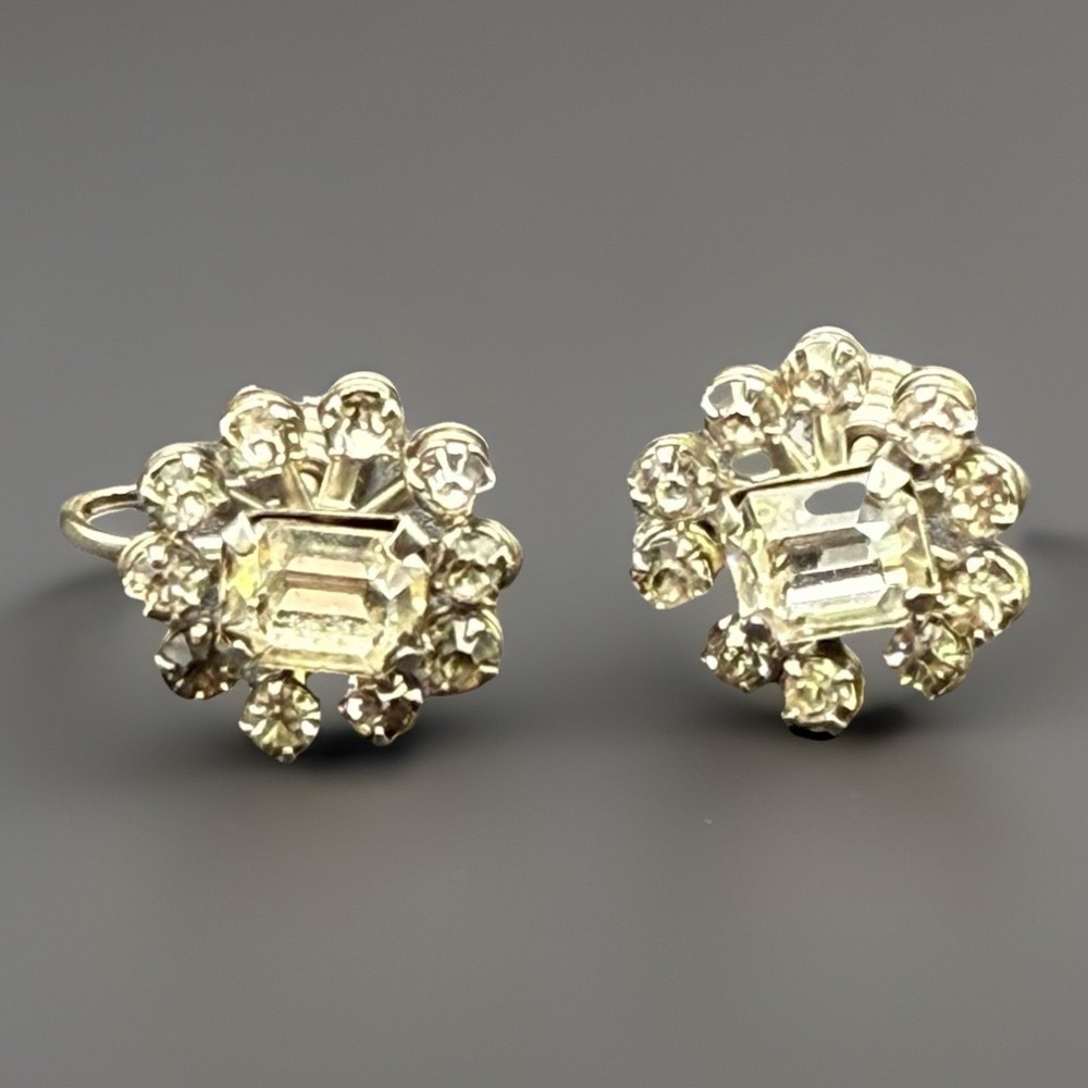 Vintage Weiss Rhinestone Screw Back Clip-on Cluster Earrings Silver Tone Signed